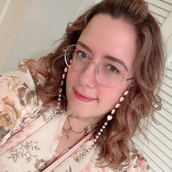 Meet your Posher, Stephanie - Picture 1 of 1